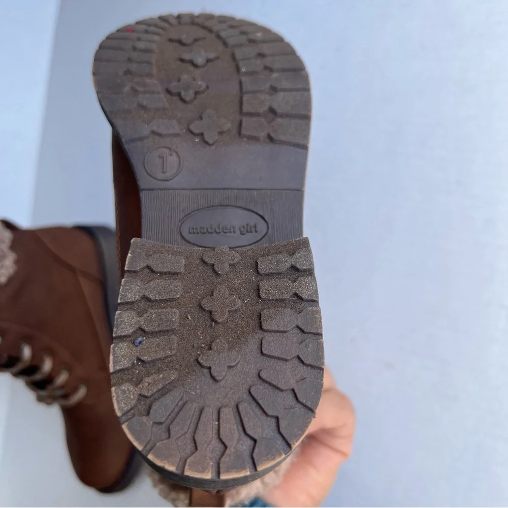 Madden Girl Sherpa trim boots size‎ 1